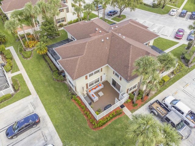 18 Amherst Court D, Royal Palm Beach, FL 33411