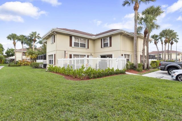 18 Amherst Court D, Royal Palm Beach, FL 33411