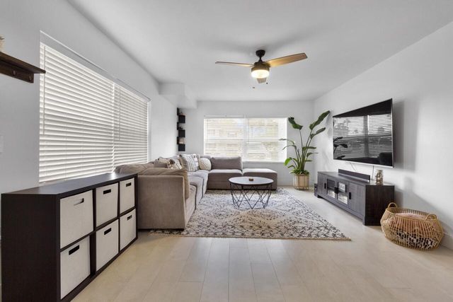 18 Amherst Court D, Royal Palm Beach, FL 33411