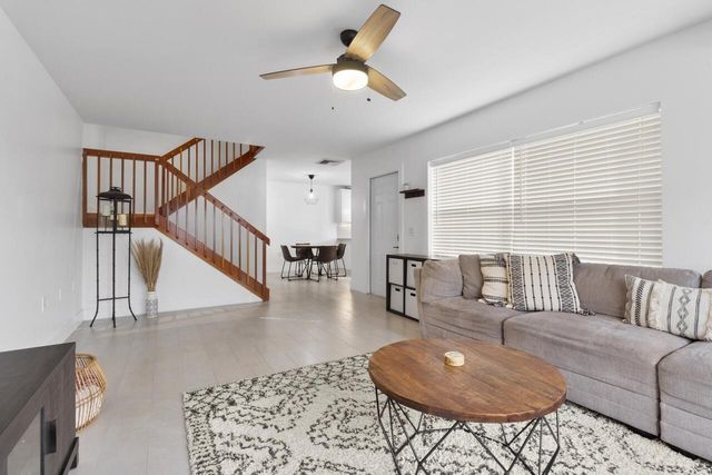 18 Amherst Court D, Royal Palm Beach, FL 33411
