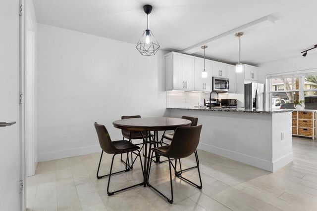 18 Amherst Court D, Royal Palm Beach, FL 33411