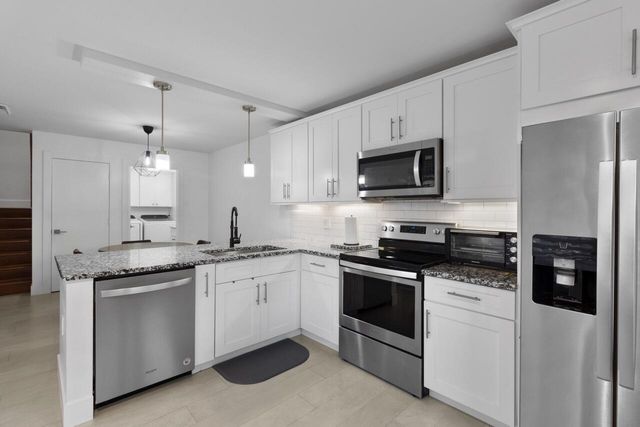 18 Amherst Court D, Royal Palm Beach, FL 33411