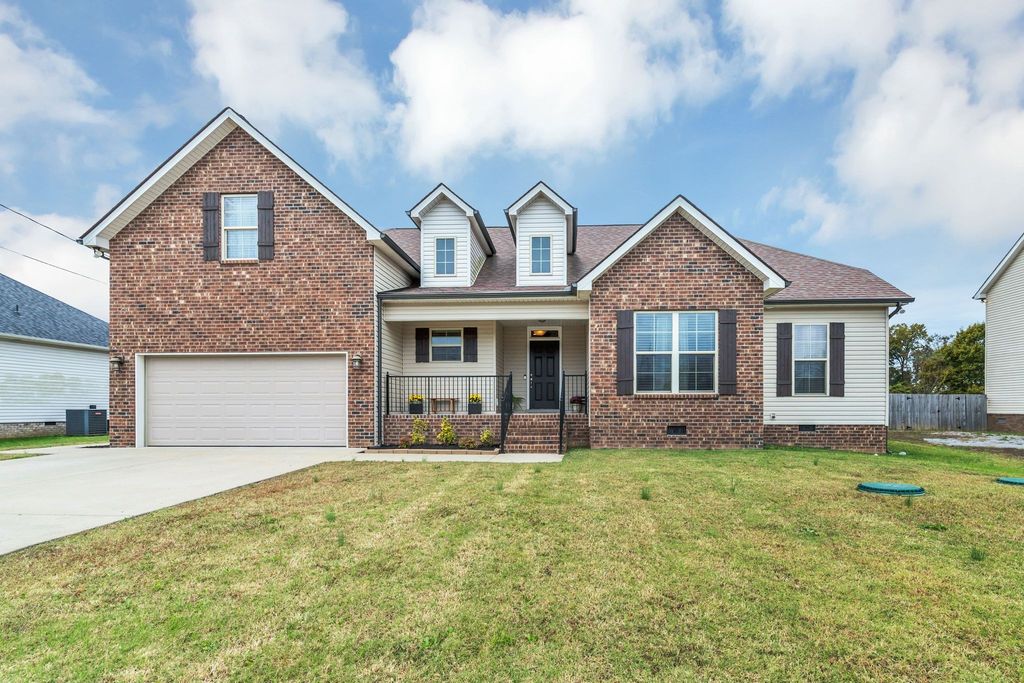 424 Long Creek Dr, Christiana, TN 37037