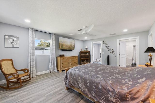 27821 LOIS DRIVE, Tavares, FL 32778