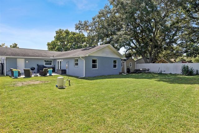27821 LOIS DRIVE, Tavares, FL 32778