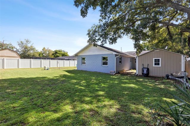27821 LOIS DRIVE, Tavares, FL 32778