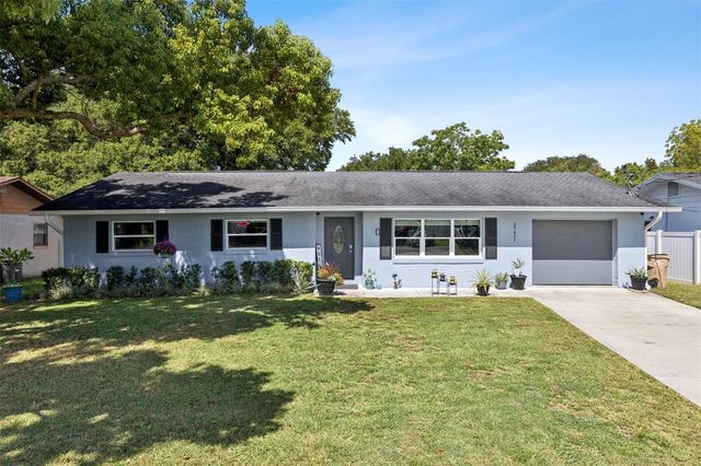 27821 LOIS DRIVE, Tavares, FL 32778