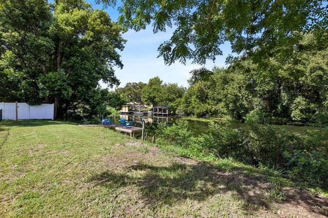 27821 LOIS DRIVE, Tavares, FL 32778