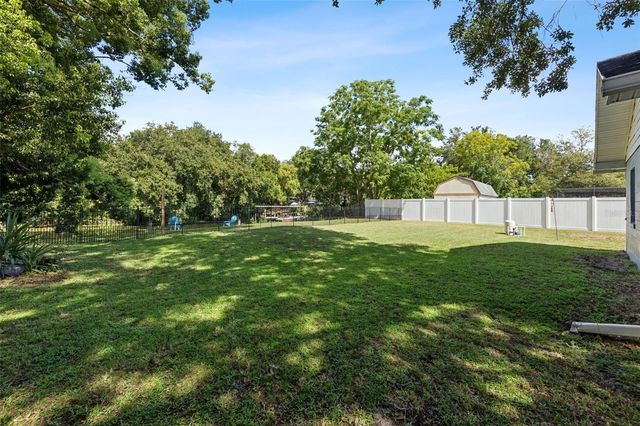 27821 LOIS DRIVE, Tavares, FL 32778