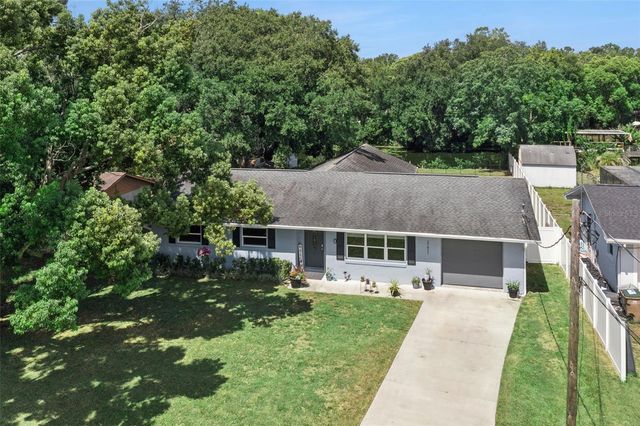 27821 LOIS DRIVE, Tavares, FL 32778