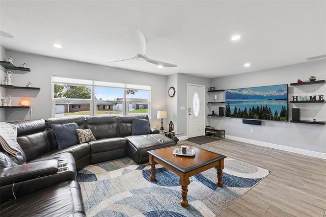27821 LOIS DRIVE, Tavares, FL 32778