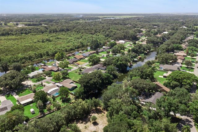 27821 LOIS DRIVE, Tavares, FL 32778