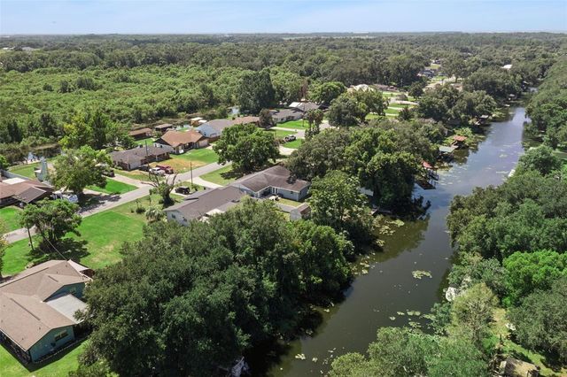 27821 LOIS DRIVE, Tavares, FL 32778