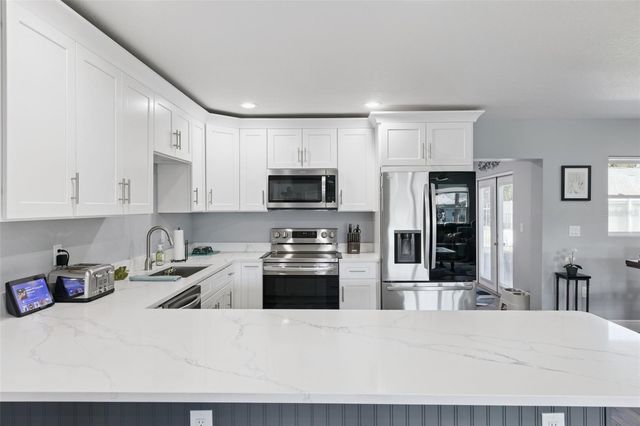 27821 LOIS DRIVE, Tavares, FL 32778