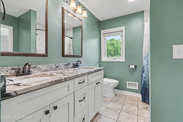 216 Shakeland Dr, Taylorsville, KY 40299