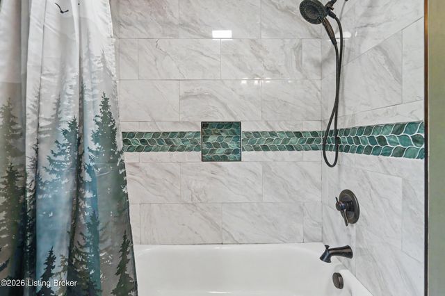 216 Shakeland Dr, Taylorsville, KY 40299