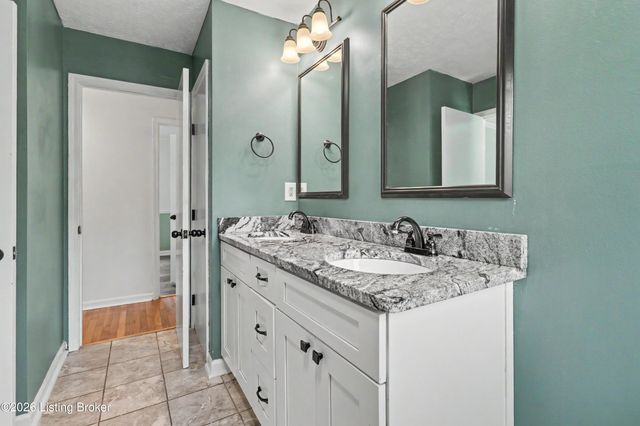 216 Shakeland Dr, Taylorsville, KY 40299
