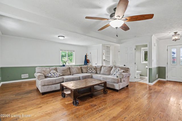 216 Shakeland Dr, Taylorsville, KY 40299