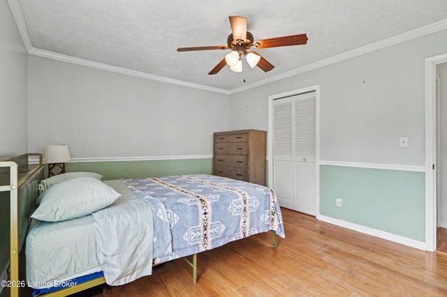 216 Shakeland Dr, Taylorsville, KY 40299