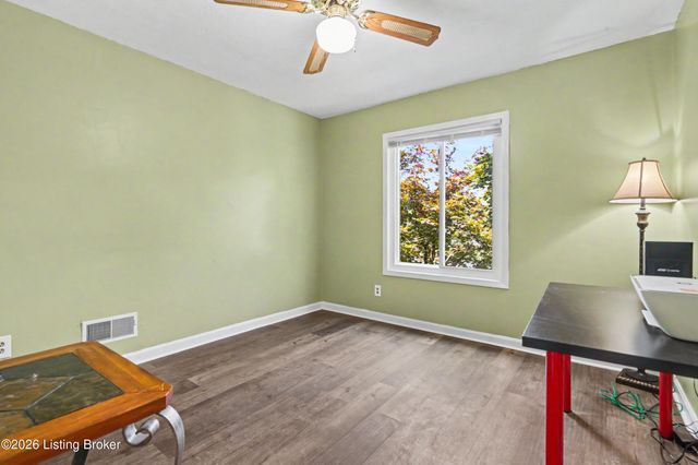 216 Shakeland Dr, Taylorsville, KY 40299