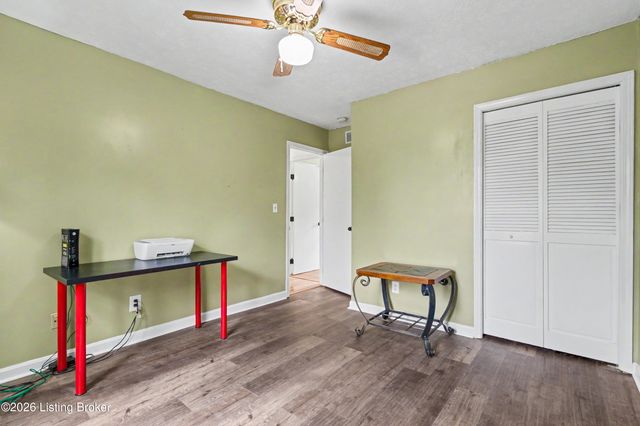 216 Shakeland Dr, Taylorsville, KY 40299