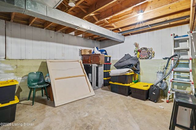 216 Shakeland Dr, Taylorsville, KY 40299