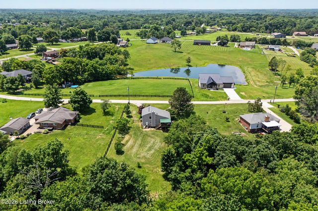 216 Shakeland Dr, Taylorsville, KY 40299