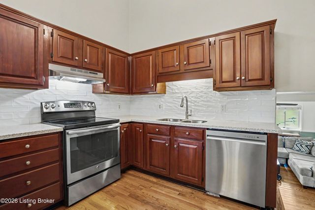 216 Shakeland Dr, Taylorsville, KY 40299