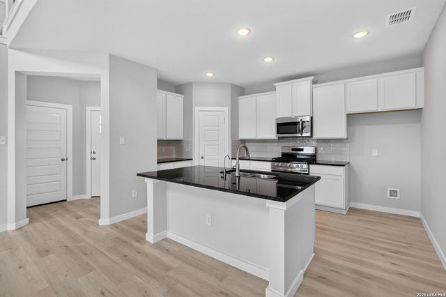 16411 GINGER XING, Elmendorf, TX 78112
