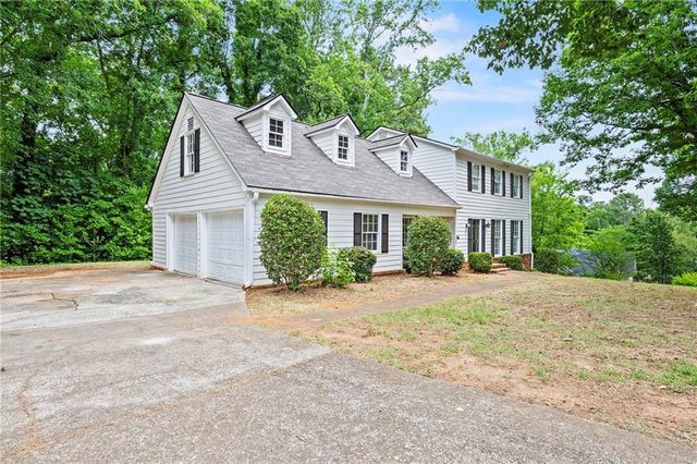 602 Commanche Drive, Macon, GA 31210