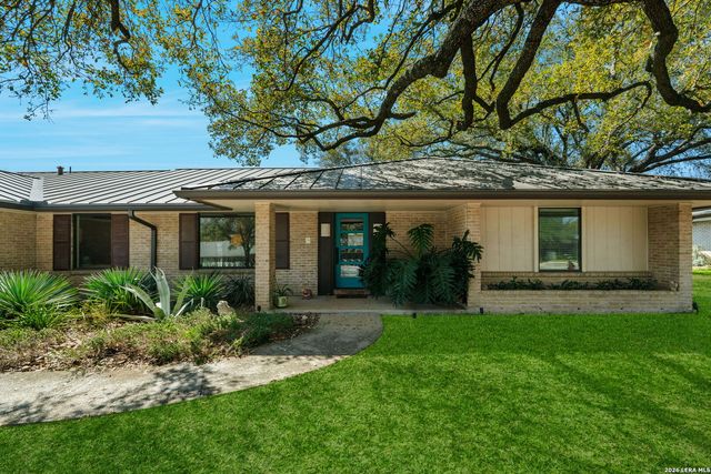 526 Crestway Dr, Windcrest, TX 78239