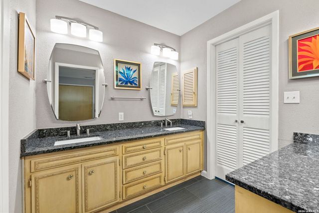 526 Crestway Dr, Windcrest, TX 78239