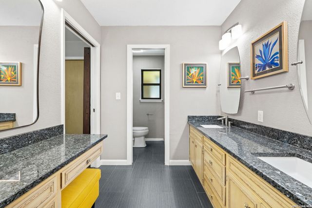 526 Crestway Dr, Windcrest, TX 78239