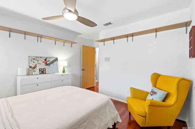 526 Crestway Dr, Windcrest, TX 78239