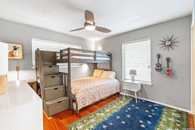 526 Crestway Dr, Windcrest, TX 78239