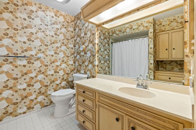 526 Crestway Dr, Windcrest, TX 78239