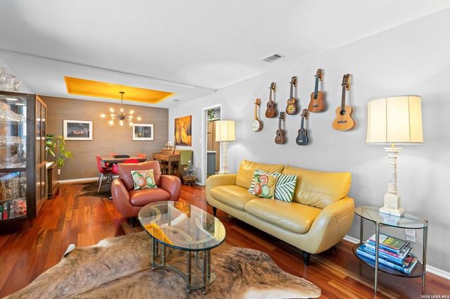 526 Crestway Dr, Windcrest, TX 78239