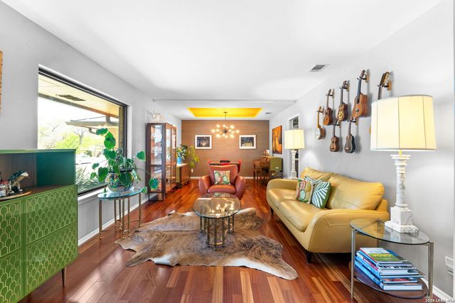 526 Crestway Dr, Windcrest, TX 78239