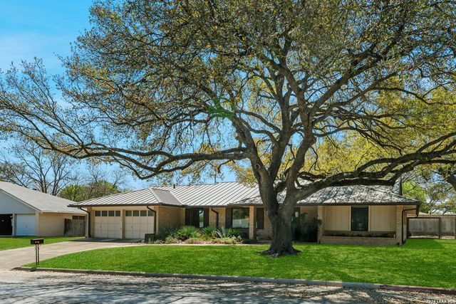 526 Crestway Dr, Windcrest, TX 78239