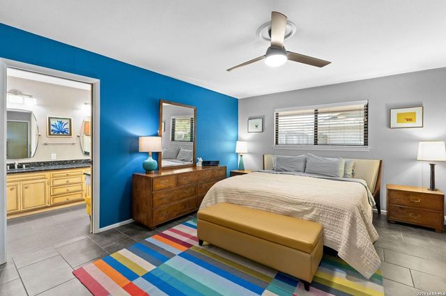 526 Crestway Dr, Windcrest, TX 78239