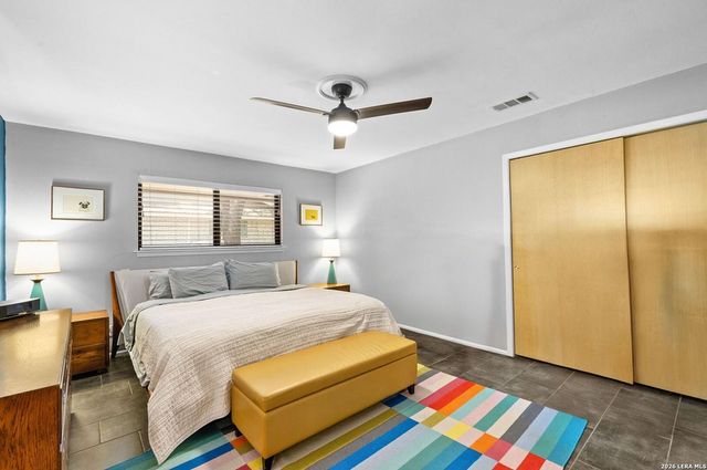 526 Crestway Dr, Windcrest, TX 78239