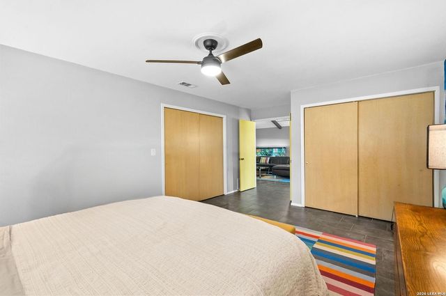 526 Crestway Dr, Windcrest, TX 78239