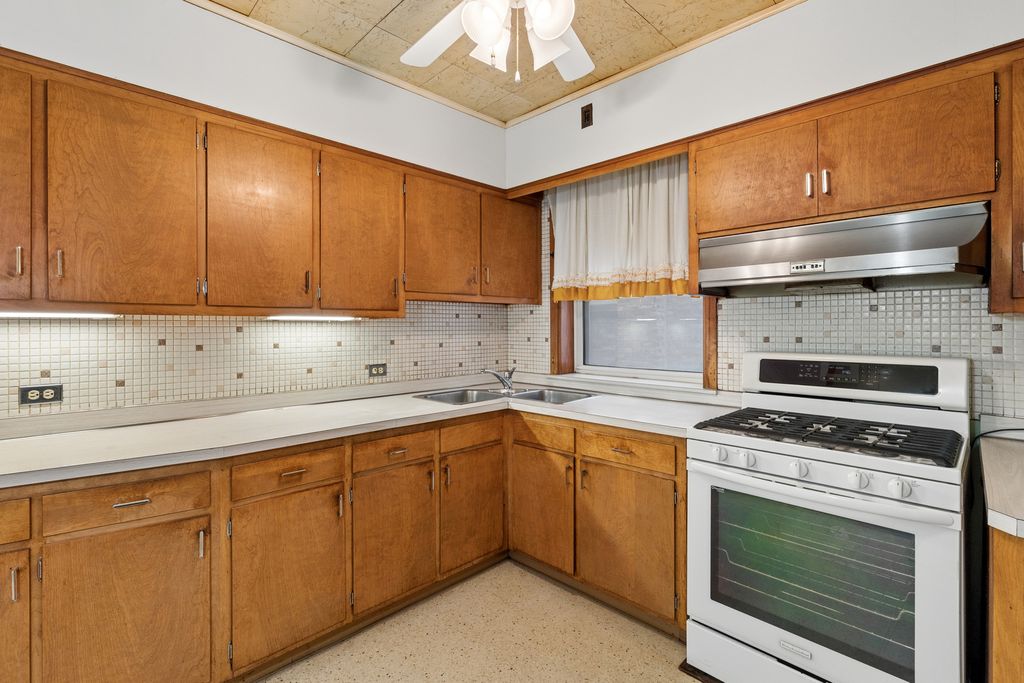 9116 La Crosse Avenue, Skokie, IL 60077 — photo 5