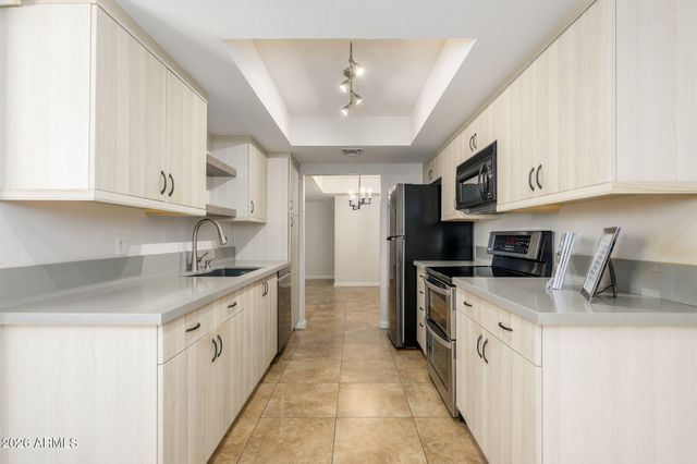 12212 N PARADISE VILLAGE Parkway S 318, Phoenix, AZ 85032