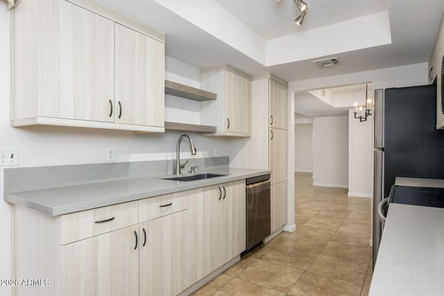 12212 N PARADISE VILLAGE Parkway S 318, Phoenix, AZ 85032