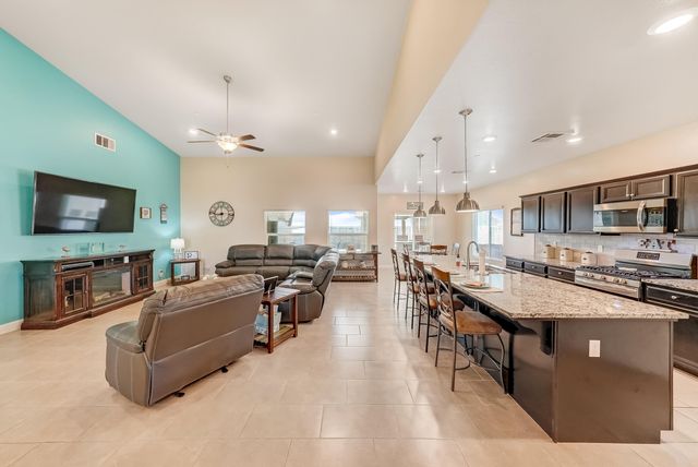 1849 Softwind Drive, Tulare, CA 93274