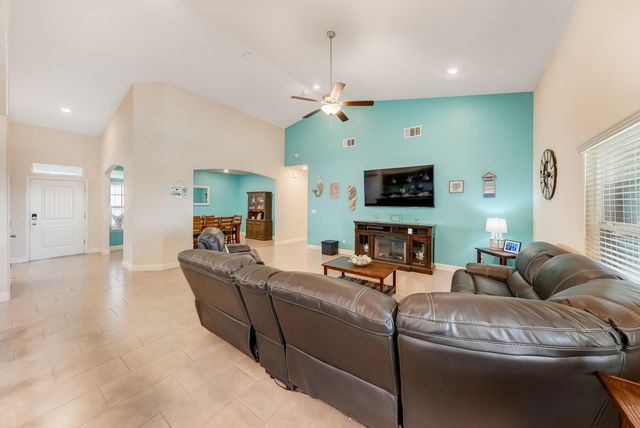 1849 Softwind Drive, Tulare, CA 93274