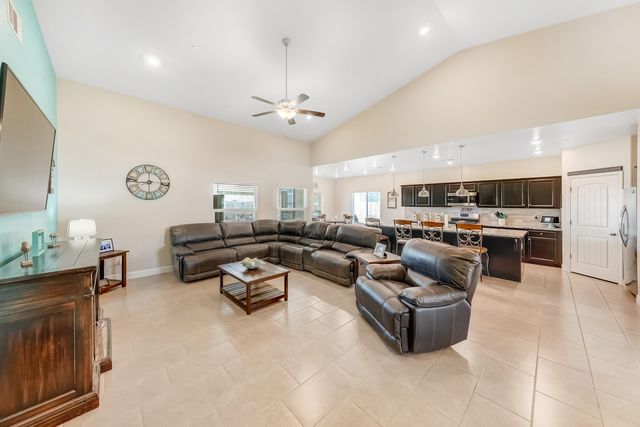 1849 Softwind Drive, Tulare, CA 93274