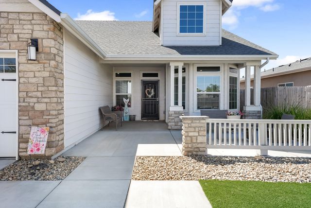 1849 Softwind Drive, Tulare, CA 93274