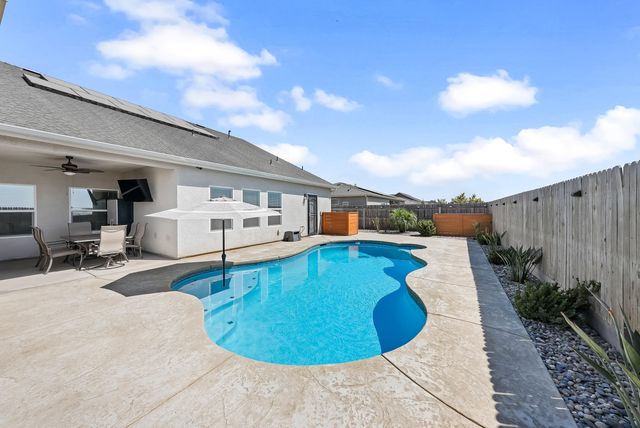 1849 Softwind Drive, Tulare, CA 93274